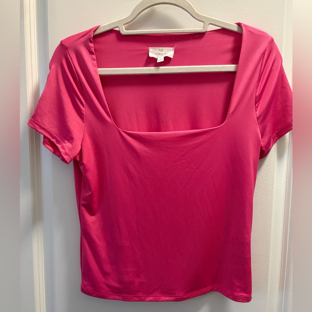 Scoop Neck Short Sleeve Tee in Bright Pink